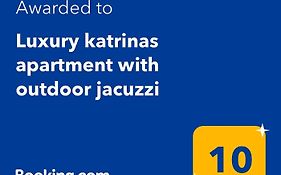 Luxury Katrinas Apartment With Outdoor Jacuzzi